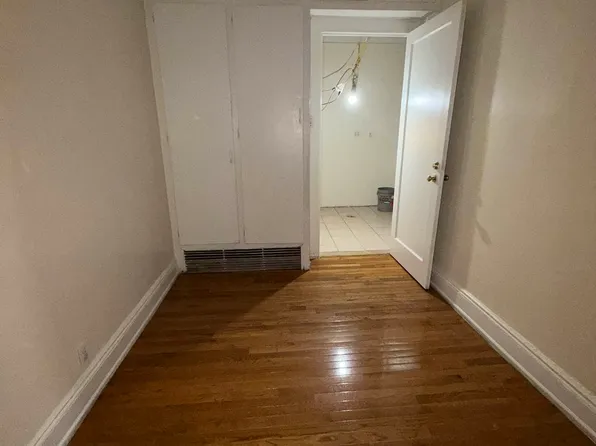 37-13 30th Avenue image 5 of 8