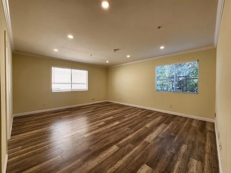 420 Riverdale Dr #11 — Photo 7