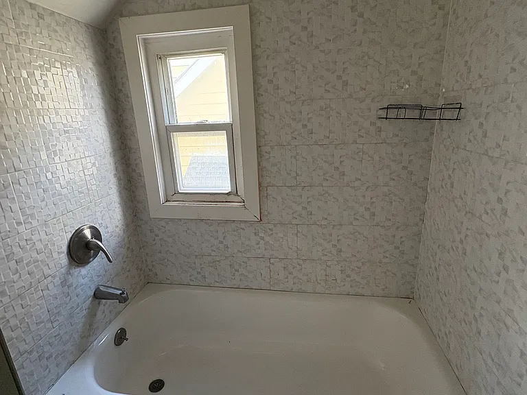 152-154 Mapes Ave #3R — Photo 5