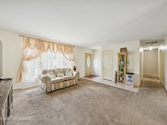 3rd image of 14915 Hopkins Ct