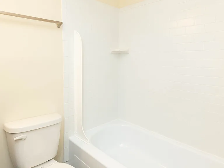Seminary Roundtop Apartments — Photo 20