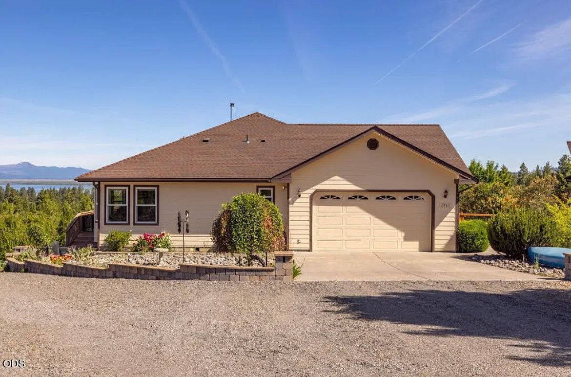 3 bed, 2.5 bath, 2228 sqft, $2,800 — Photo 1
