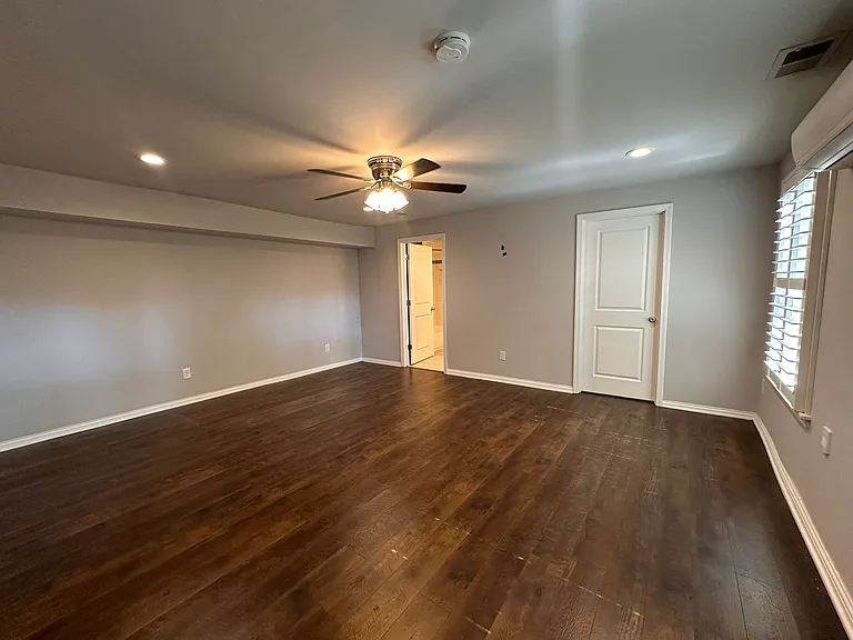 829 E Chestnut St — Photo 13
