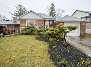 15 Saunders Rd, Toronto, ON M1J 3J1