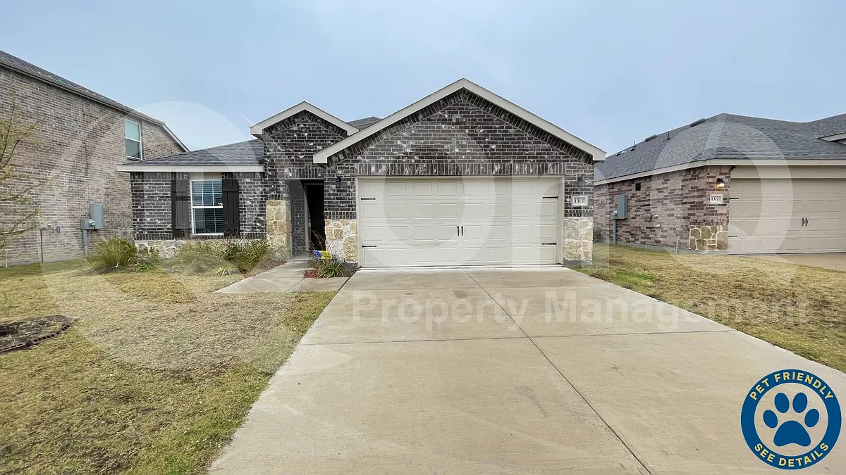 3 bed, 2.0 bath, 1743 sqft, $2,199 — Photo 1