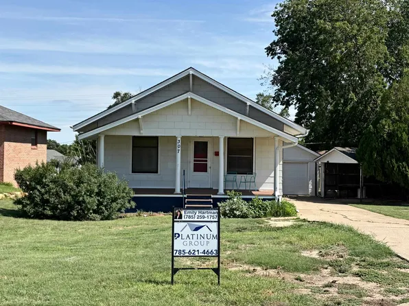 307 E 15th St, Ellis, KS 67637