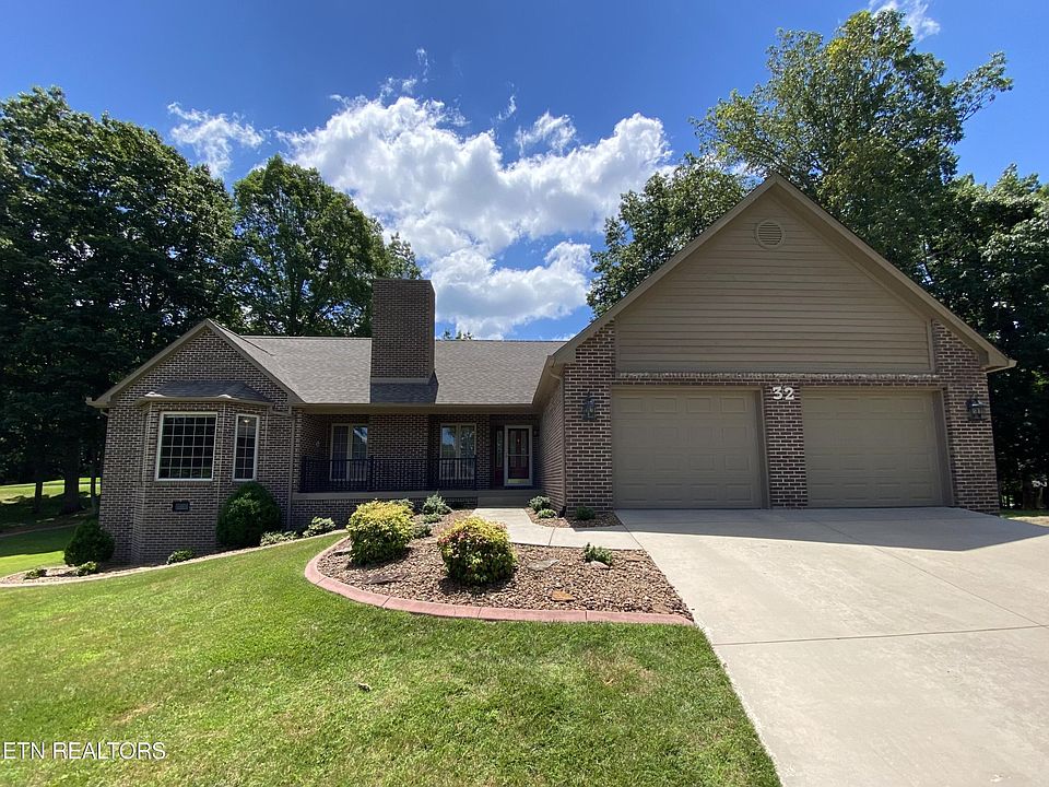 1st image of 32 Amesbury Cir