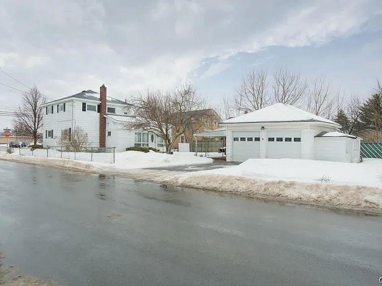 637 Coffeen St — Photo 27
