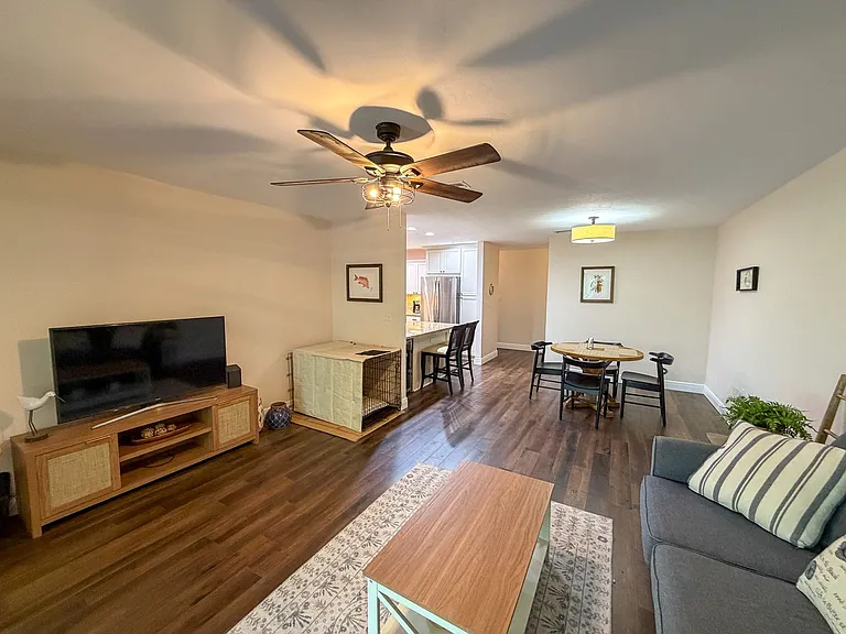 2728 SW 14th Dr — Photo 7