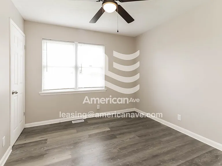 1424492_008_main_bedroom_8.jpg