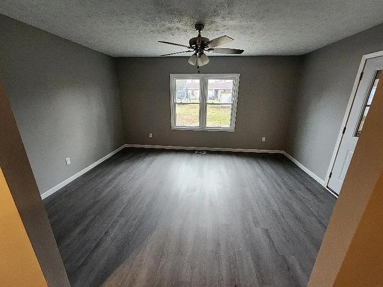 1146 Morris Ave — Photo 10