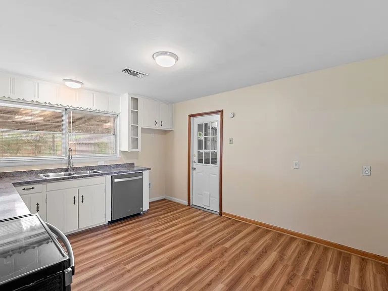 1027 Stonecrest Dr — Photo 11
