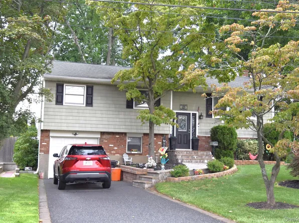 49 McKinley Street, Saint James, NY 11780
