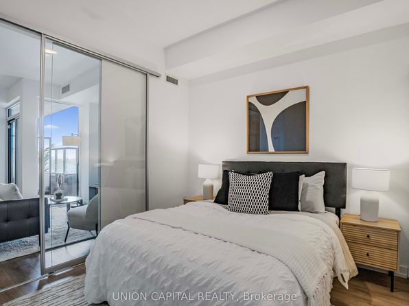 500 Dupont St #419-C02, Toronto, ON M6G 0B8