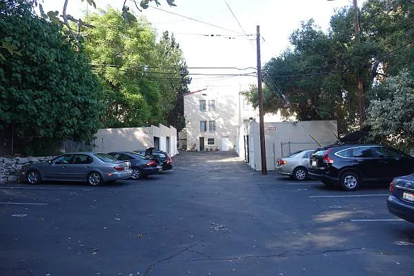 3352 Rowena Ave — Photo 13