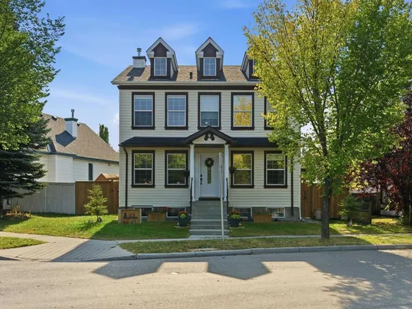 23 NW Prestwick Grn SE, Calgary, AB T2Z 3M1