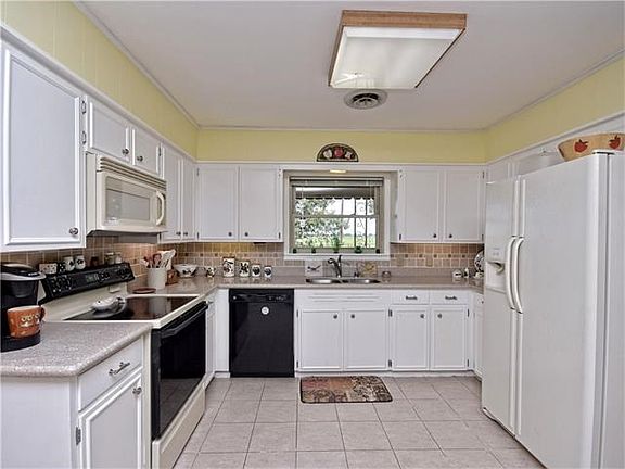 Smooth surface cooking and under counter lighting