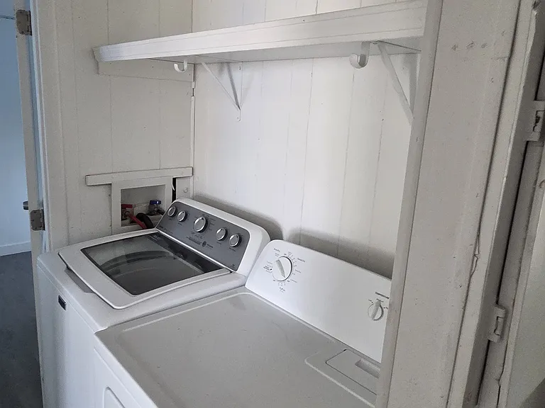 406 E 44th St #18 — Photo 10