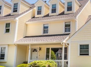 2 Merrimack Meadows Ln, Tewksbury, MA 01876