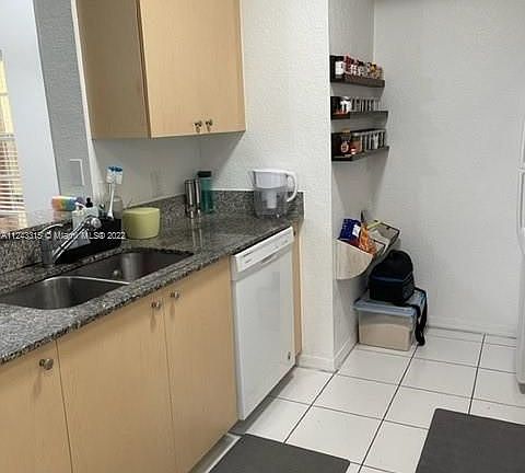 4th image of 2439 Centergate Dr APT 102