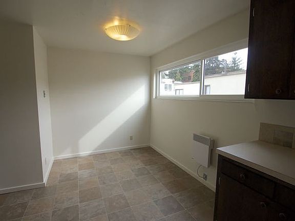 5th image of 2210 Franklin Ave E APT 401