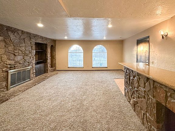 3rd image of 1104 N Bradley Ave #1104