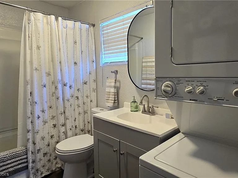 401 S Franklin St — Photo 12