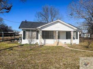 715 E Hoskins St, New Boston, TX 75570