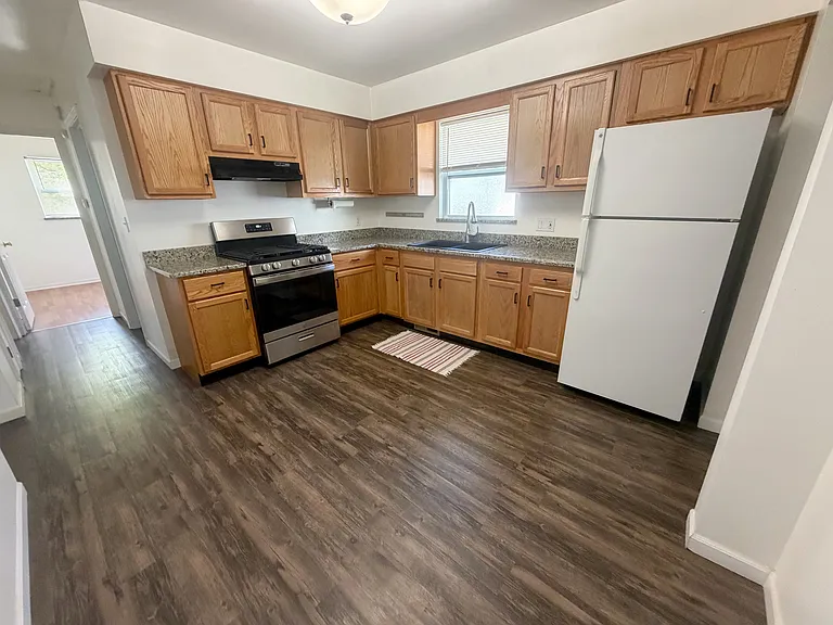 501 Wood St S — Photo 4
