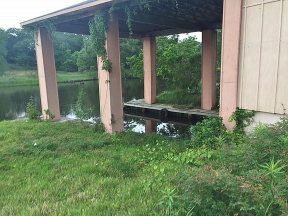 5th image of 1619 Mary Ann Dr