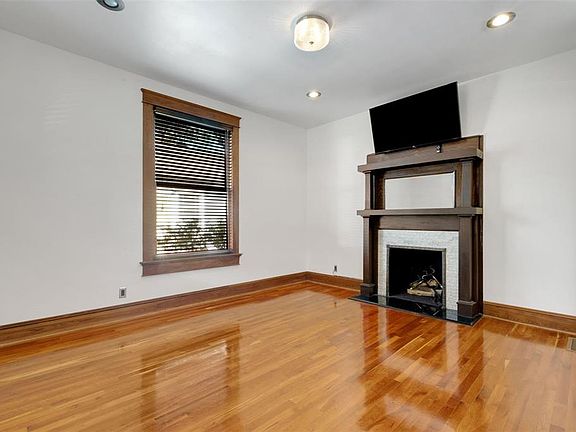 4th image of 716 E Lime St