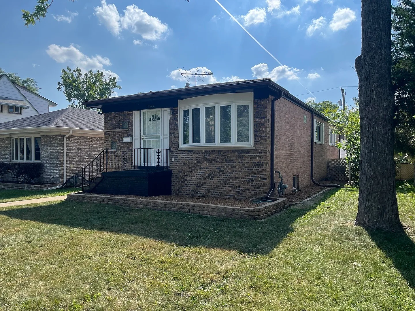 17544 Roy St photo 1