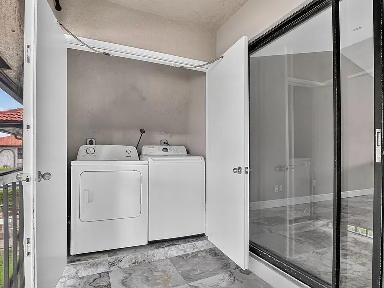 301 Club Cir #208 — Photo 31