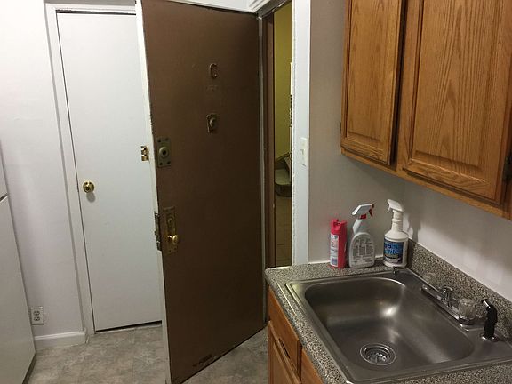 5th image of 236 E 89th St APT D