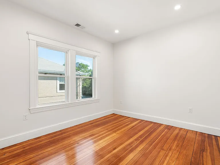 83 Franklin Ave #83 — Photo 15