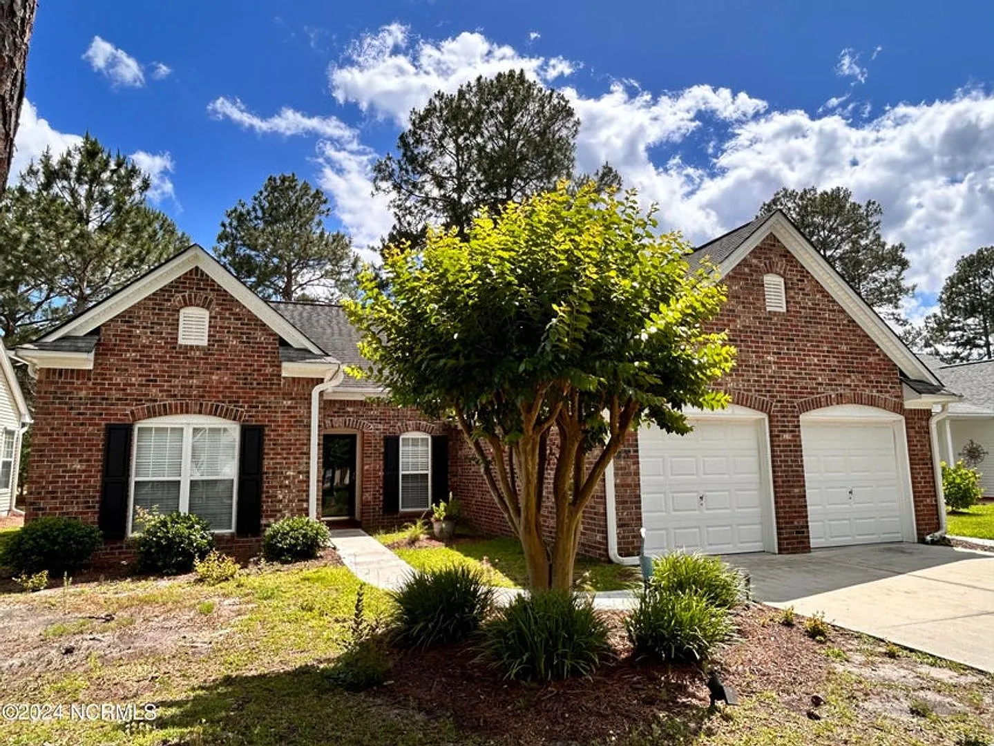 Beautiful brick home in sought-after Sandpiper Bay! — Photo 2