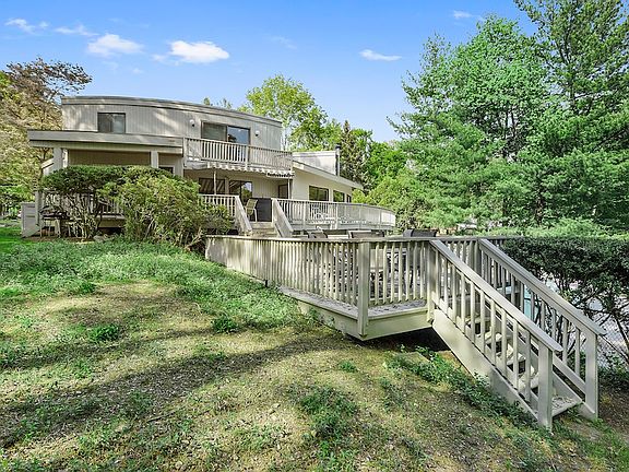 2nd image of 6 Lake Dr