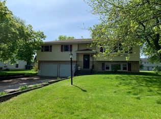 24341 S Valley Dr, Channahon, IL 60410