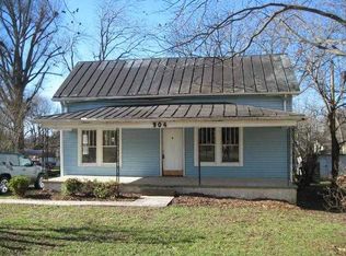 904 Barnes St, Reidsville, NC 27320