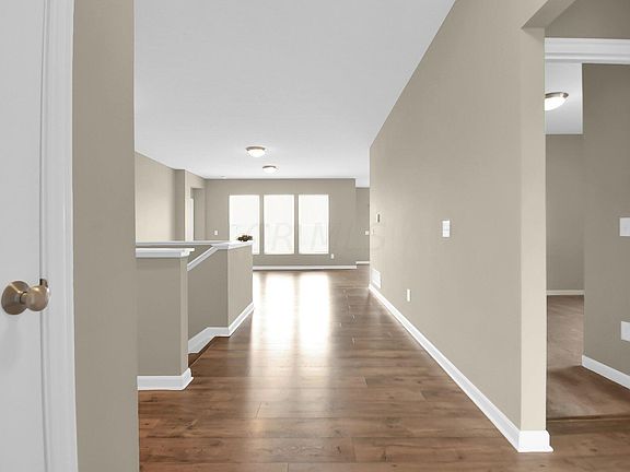 3rd image of 202 Fanshell Dr