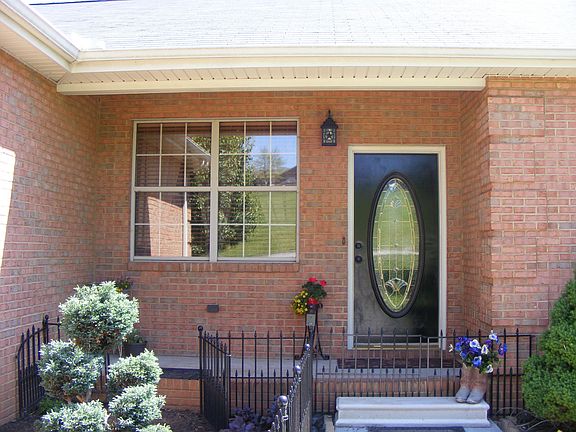 4th image of 1910 Creekside Cir