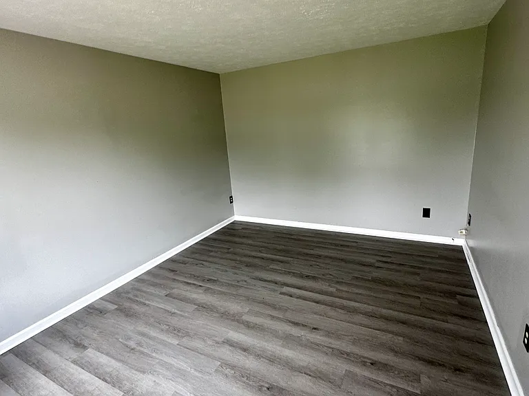 114 Fairfax Dr — Photo 3