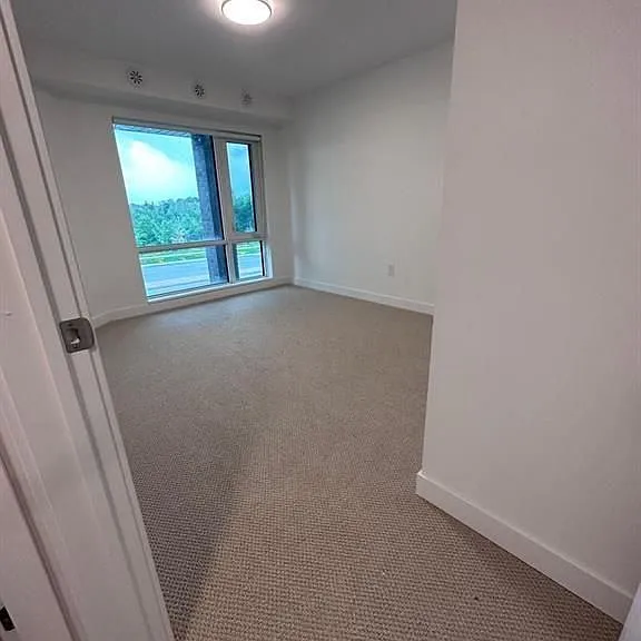 165 Veterans Dr #6 — Photo 8
