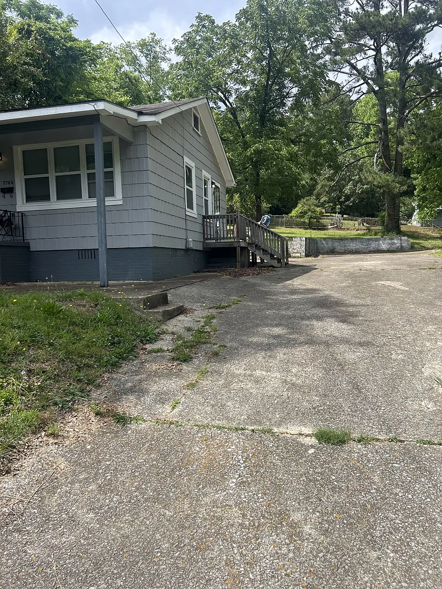 Building Photo - 2705 Lookout Ave