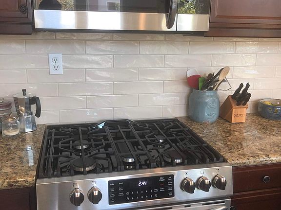 4th image of 652 W 1st St