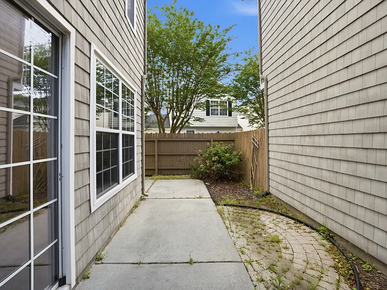 5325 Brinsley Ln — Photo 26