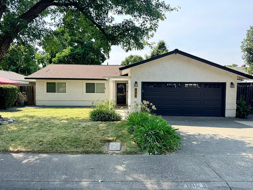 906 Oak Ridge Dr
