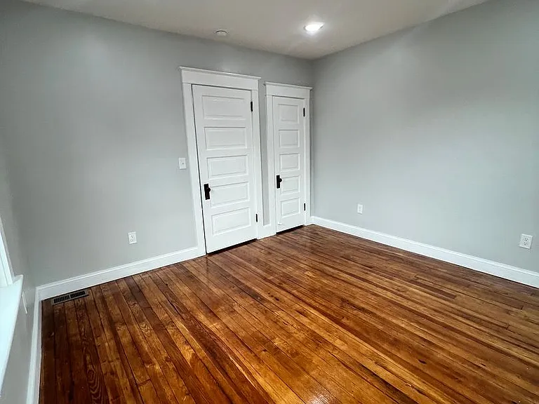31 N Poplar St — Photo 15