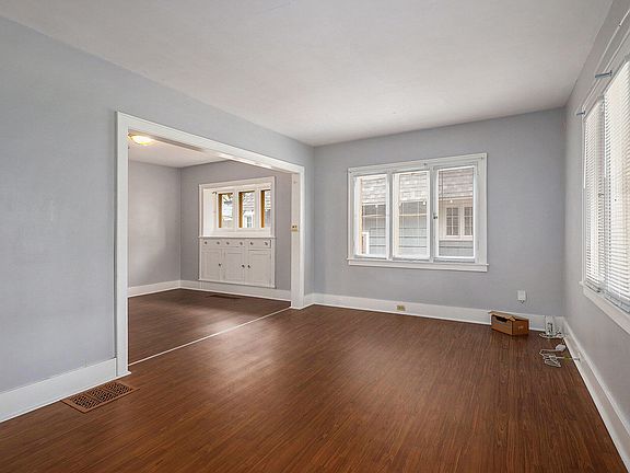 5th image of 456 Storrs St SE