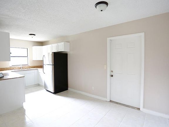 5th image of 801 Newton Ave S